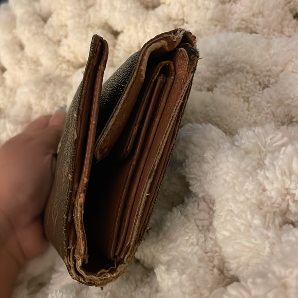 Louis Vuitton Monogram Wallet - Picture 6 of 9